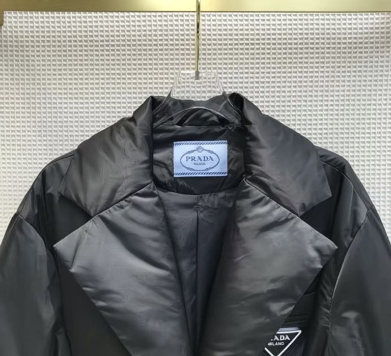 Женская куртка Prada