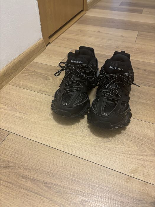 balenciaga track led