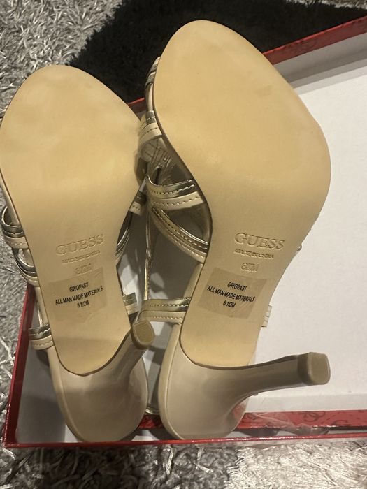 Pantofi cu toc stiletto Guess