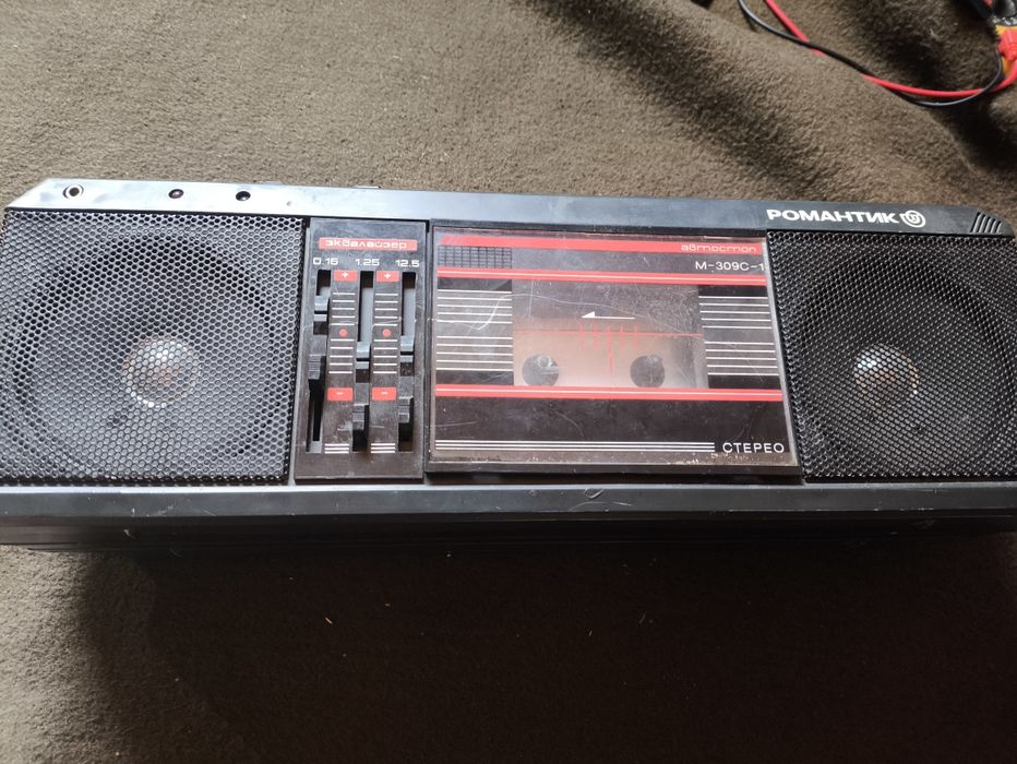 Продам магнитофон романтик 309