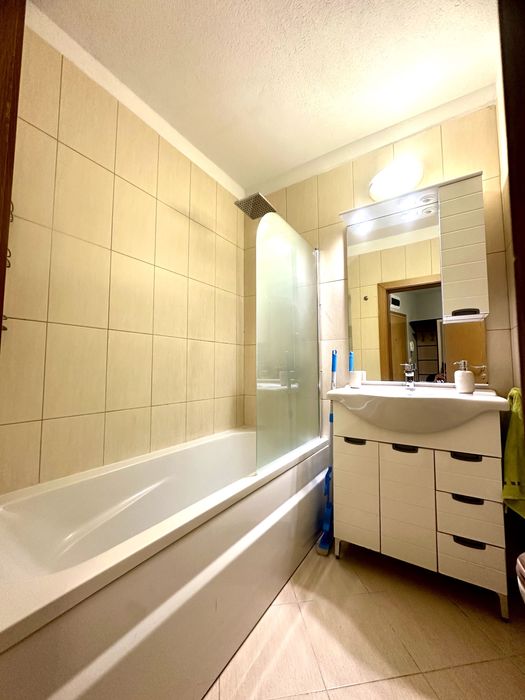 Дава се под наем Тристаен апартамент в Варна, Център - 90 кв.м за 488.58 € - Снимка #11