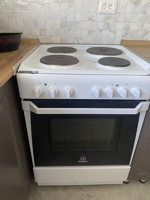 Продам электрическую плиту