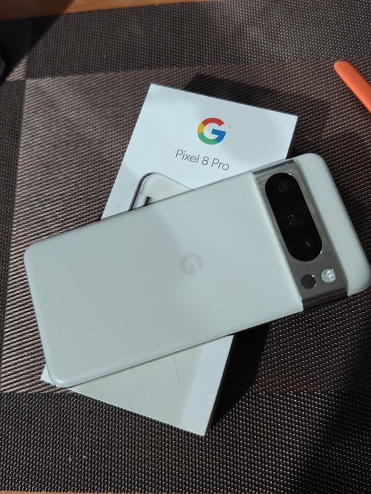 Google Pixel 8 pro и Pixel watch 1