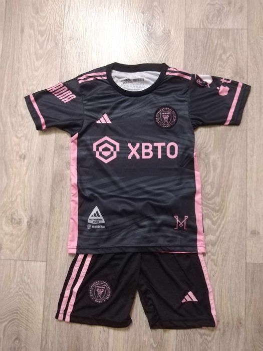 Нови детски футболни екипи Меси Adidas