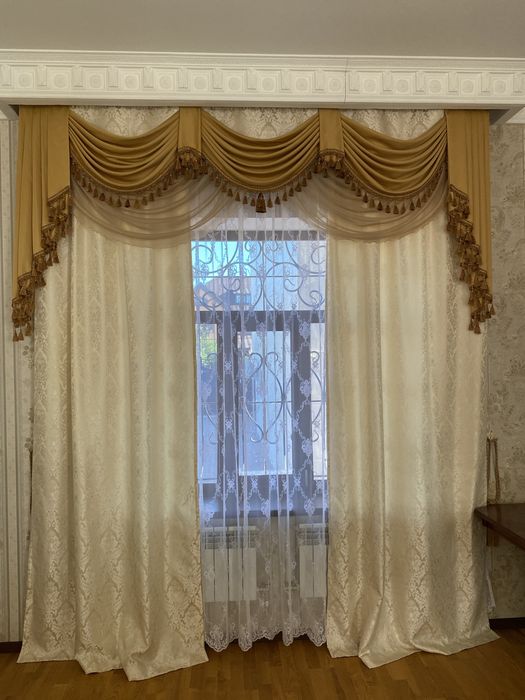 Шторы с ламбрекеном для зала