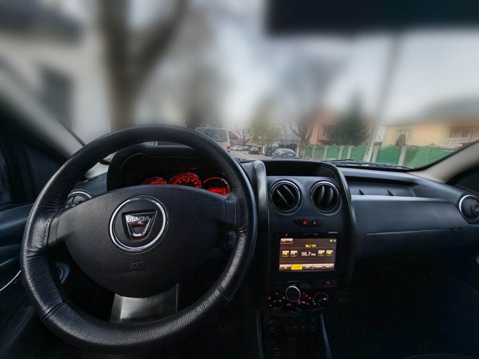 Duster 4x4 benzină (1.2 TCe) Laureate • Navi • Geamuri electrice