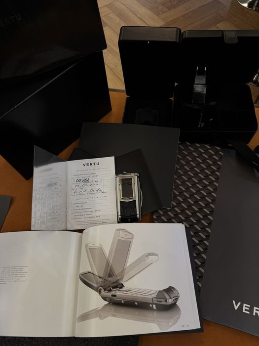 Vertu Constellation Ayxta Aligator