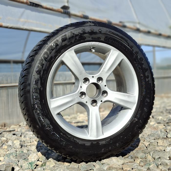 Vindem genții cu cauciucuri de iarnă de Mercedes-Benz