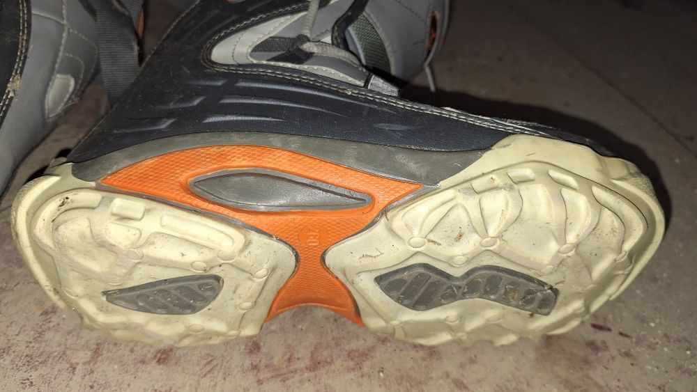 Продавам обувки за сноуборд Stuf 260 мм дължина на стелката