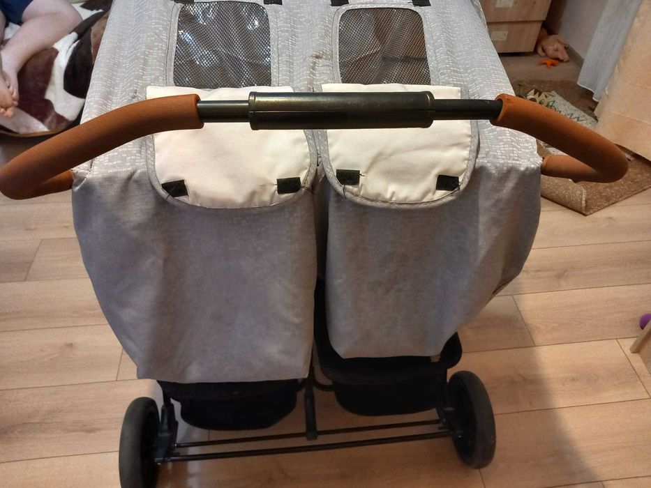 Vand carut gemeni.Pret 500 lei negociabil.