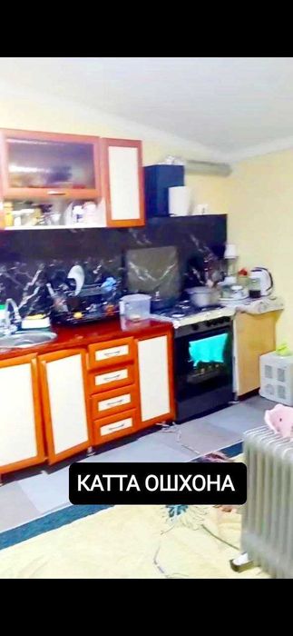 Улугбек шахарчасида 3 хонали 2.5 сотикли  Ховли сотилади  М.Улугбек рн