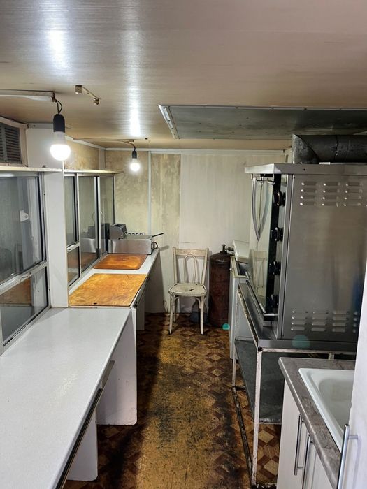 Будка на колесах грильница