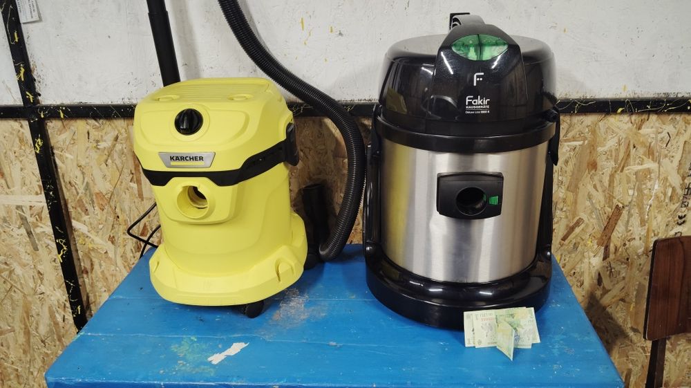 Vând 2 aspiratoare profesionale