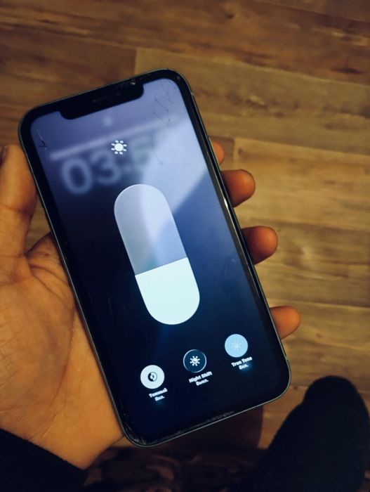 Продаю Айфон 11 64гб