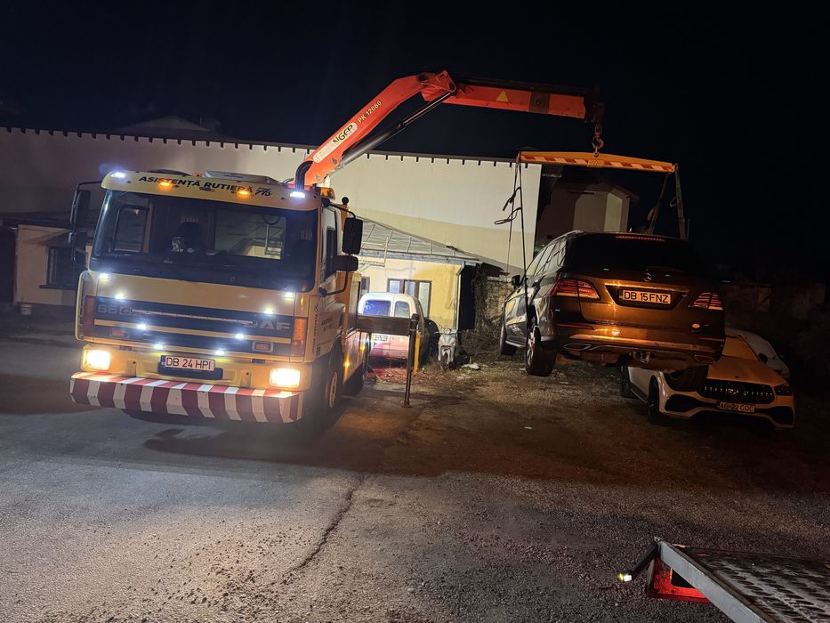 Tractari Auto Gaesti Platforma cu Macara Tractari Camioane