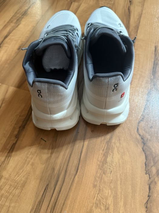 Продам кросовки ON!