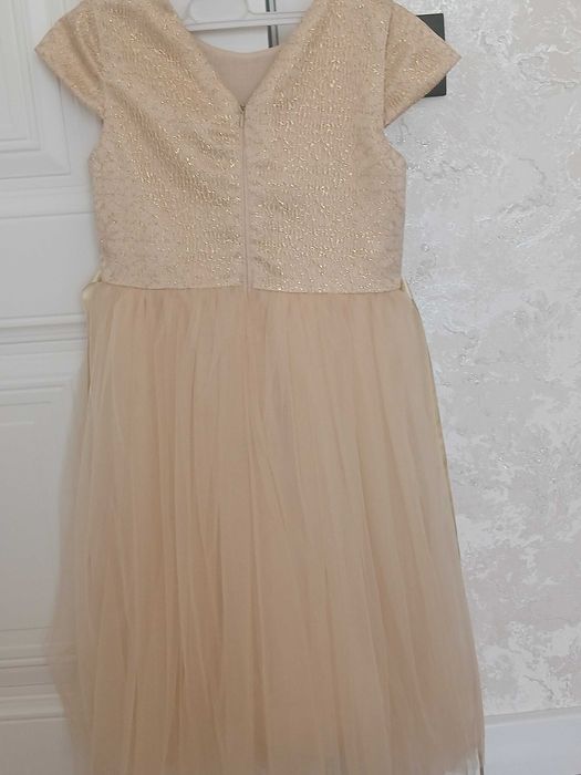 Нарядное платье на девочку 9-10 лет