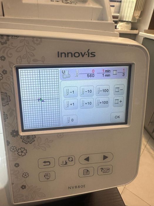 Vând mașină de brodat Brother Innov-is NV880E, complet funcțională, cu cutia originală.
