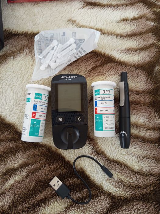 Глюкомер за измерване на кръвна захар Accu-Chek Active