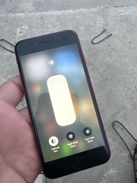IPhone Se red, красный