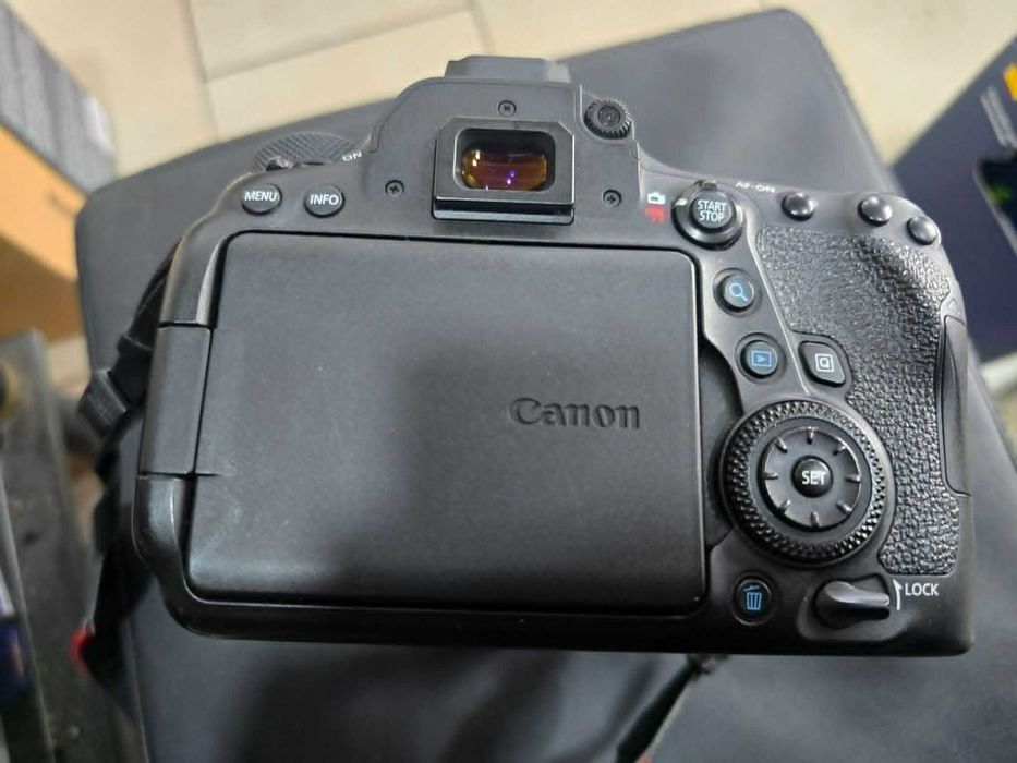 Фотоапарат Canon EOS 6D Mark II + два обектива