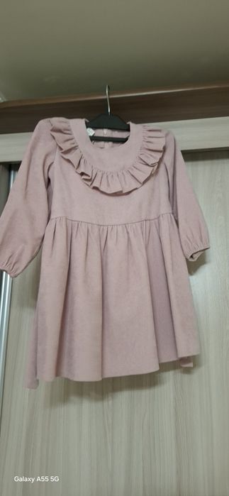 Продам нарядные платья для девочки.