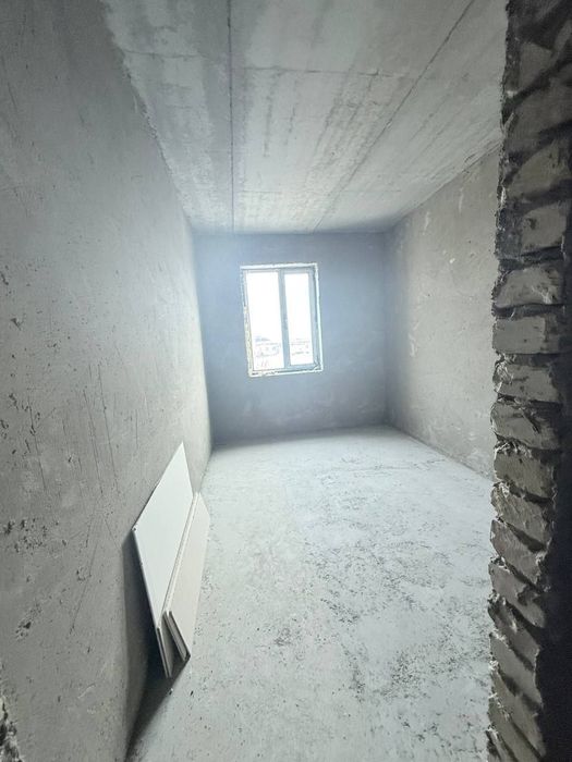 Тезда 1 хонали 5 каватда жойлашган квартира сотилади Манзил Шарк 1  sh