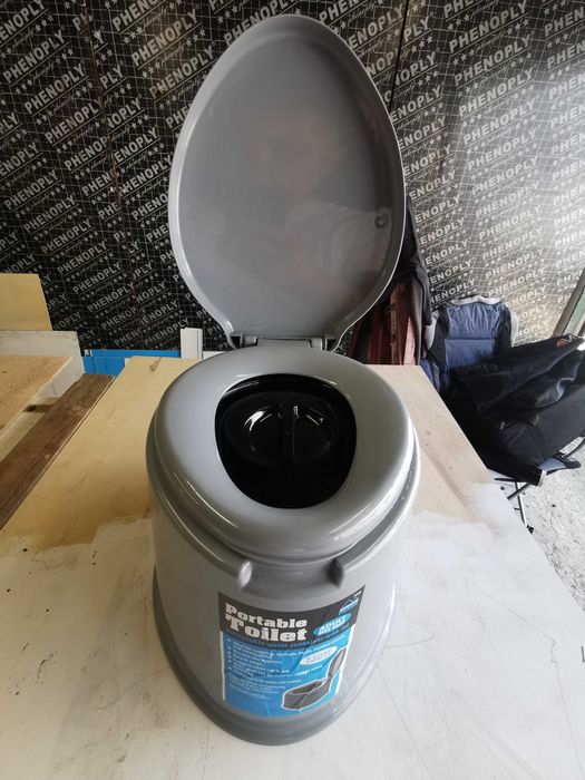 Къмпинг преносима тоалетна