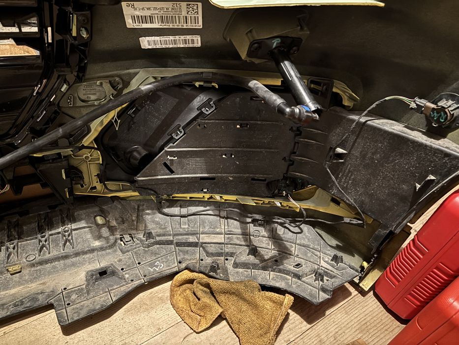Bara fata Audi Q2 completa