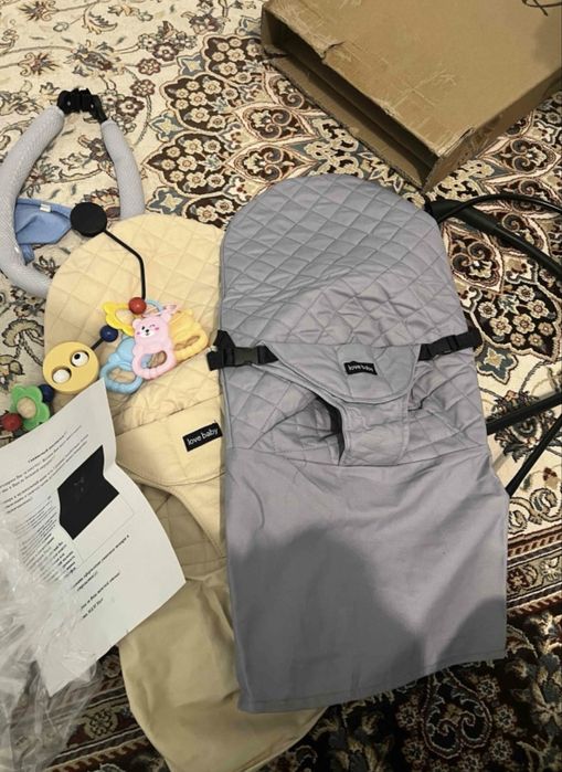 Шезлонг качалка с игрушками