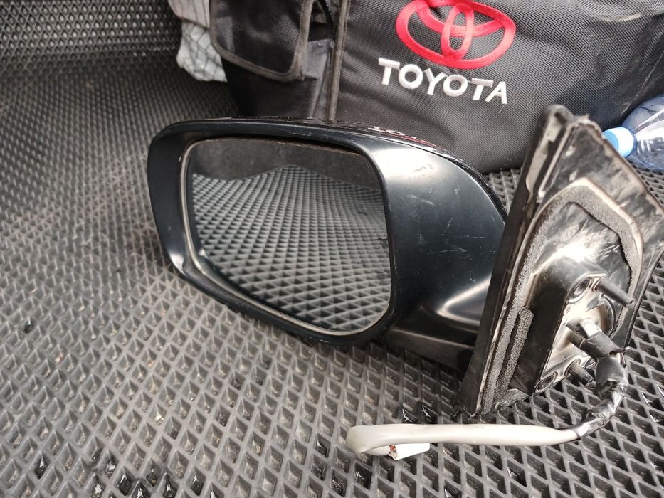 Боковое левое зеркало на короллу 150