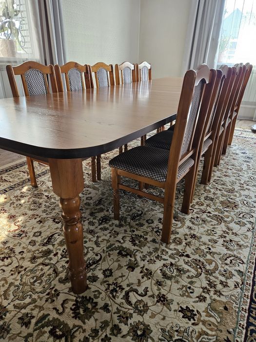 Стол  в гостиную