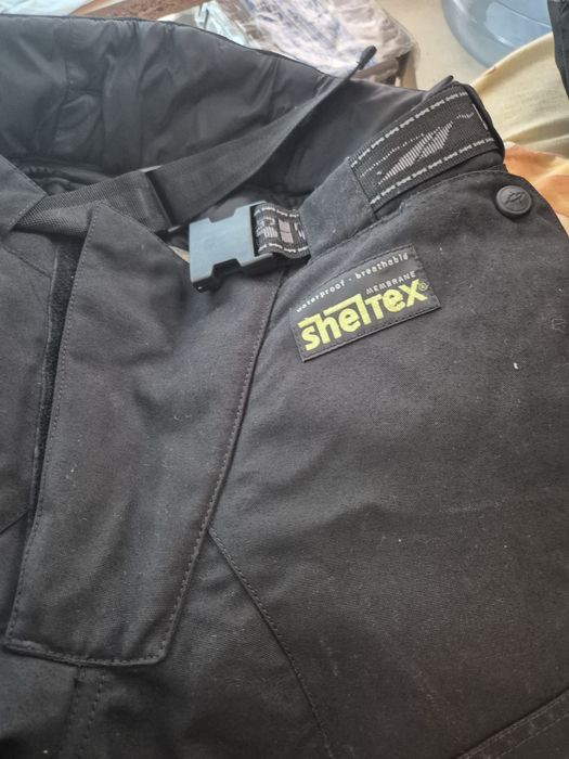 Geaca si pantaloni motocicleta din material textil cu insertii piele si protectie marime M
