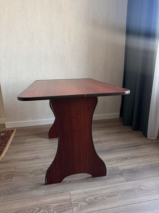 Продаю стол кухонный