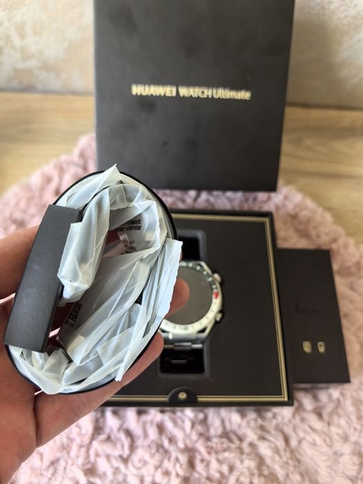 Закупен днес в гаранция от Yettel Huawei watch ultimate titanium!