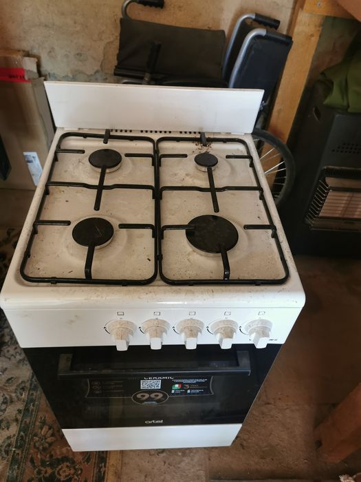 Продам газовую плиту
