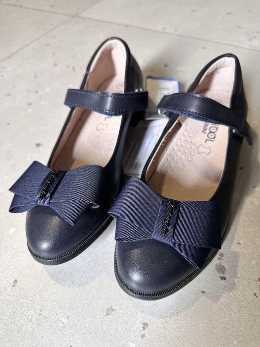Школьные туфли для девочки.