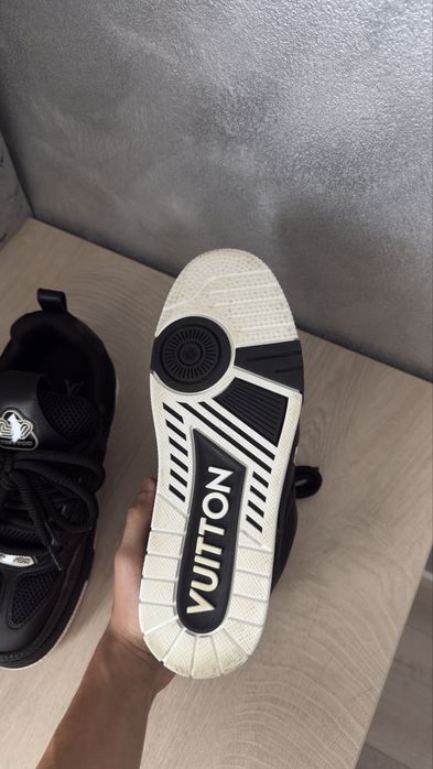 louis vuitton skate black
