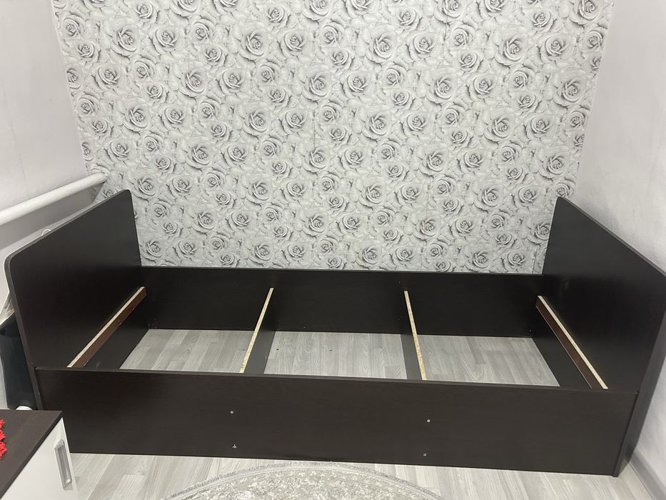 Продам односпальную кровать