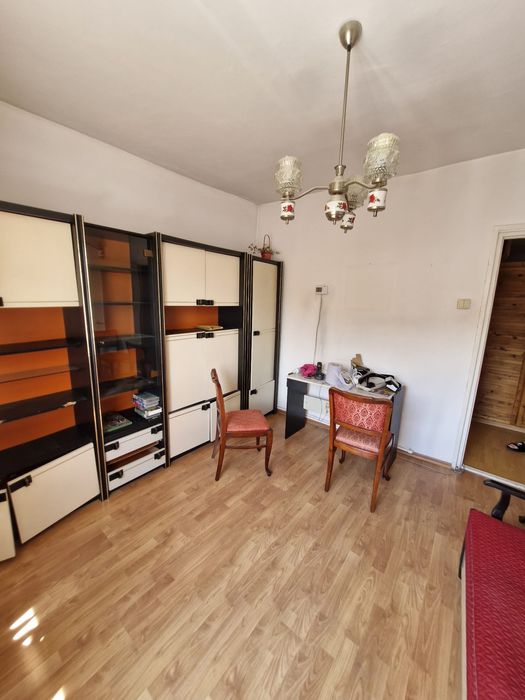 Apartament 3 camere etaj 4 Comănești
