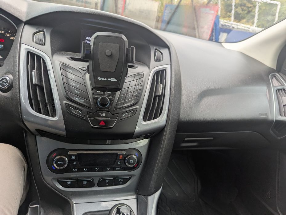 FORD Focus 2011 — imagine 5