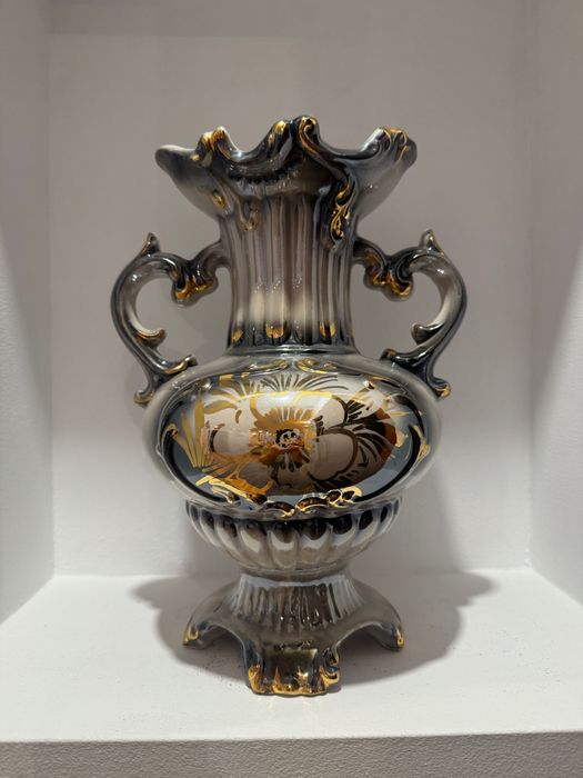 Vază de ceramică