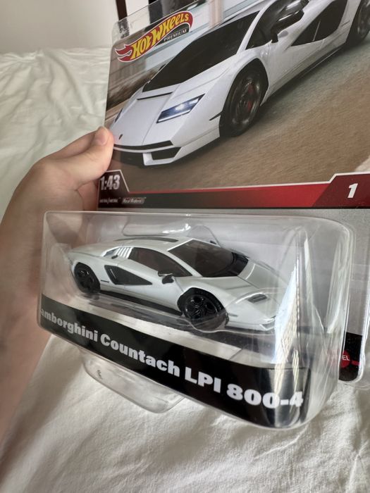 Hot Wheels Lamborghini Countach 1/43