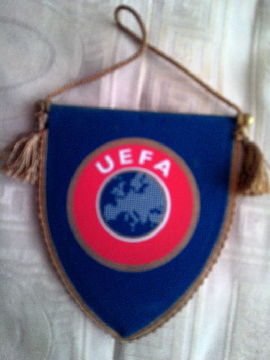 Флагове на Полша, Холандия ,България, УЕФА, Белгия и шал на ТОРИНО