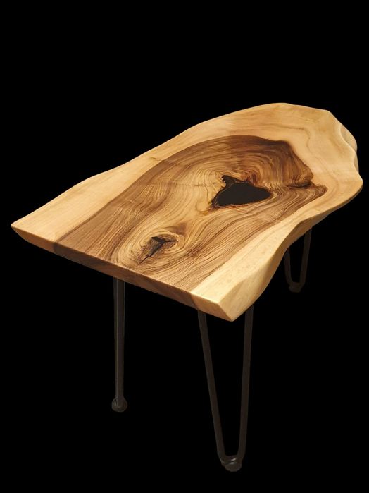 Масa за кафе. Масив орех с черна епоксидна смола.