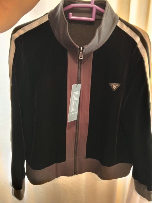 Продаётся спортивный костюм