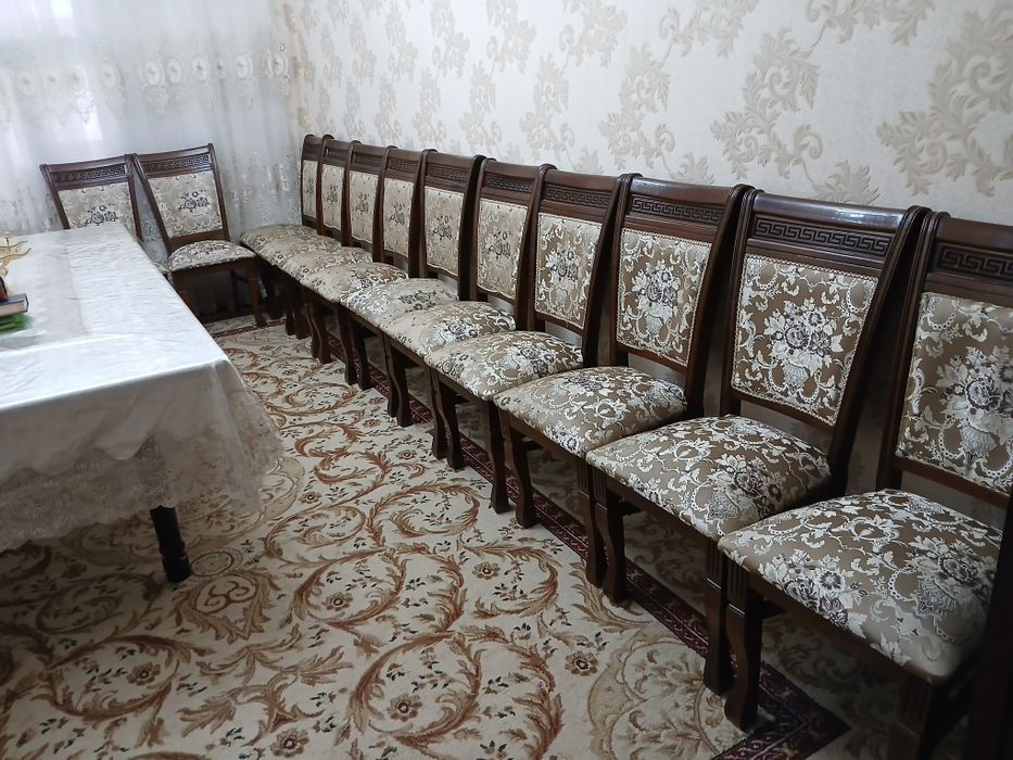Gostiniy Stol va Stullari
