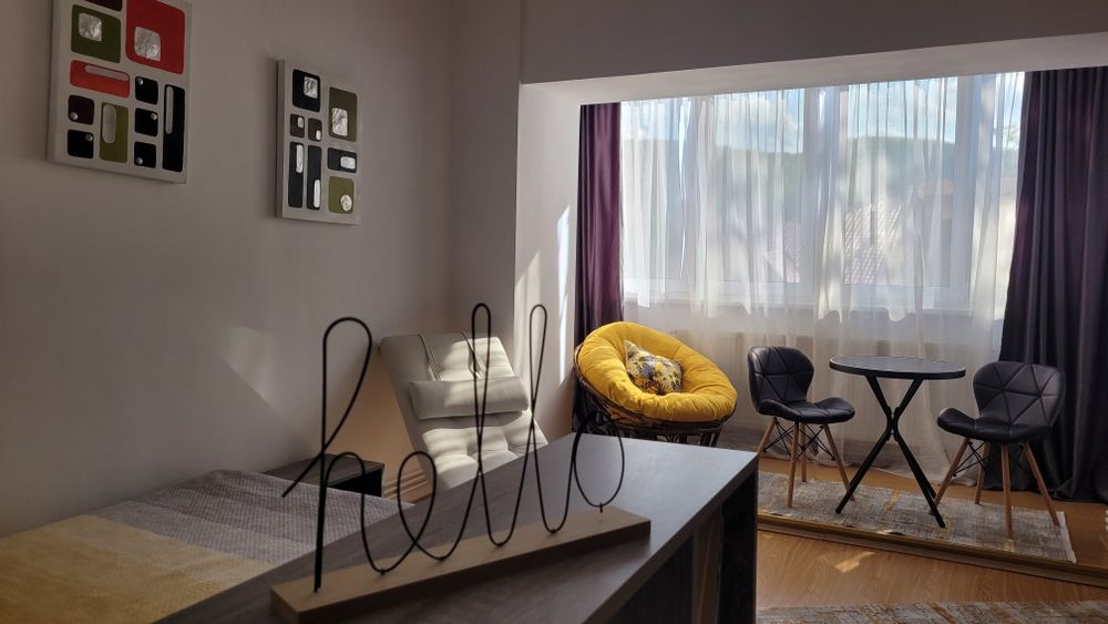 Inchiriez apartament cu o camera amplasat central