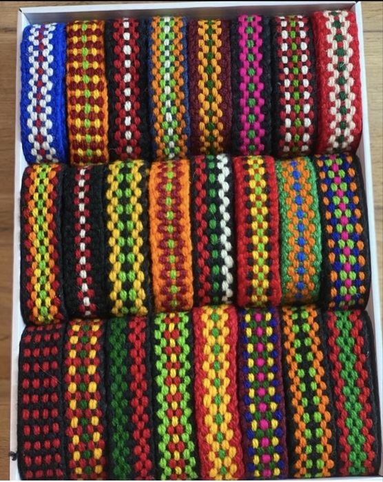 Ръчно изработени вълнени колани посходящи на народни носии