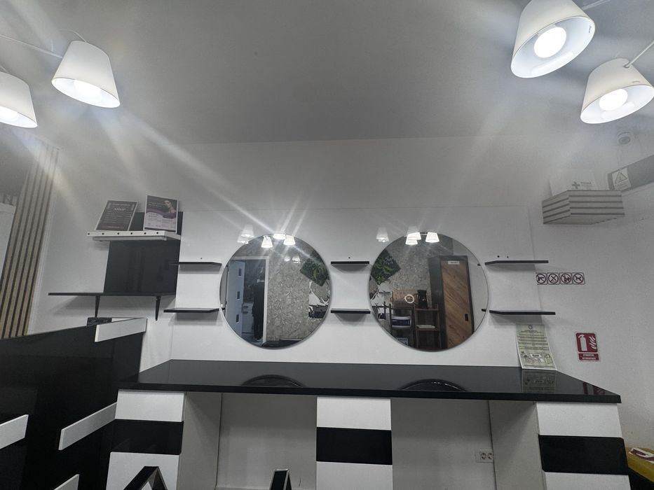 Vând mobilă pentru salon